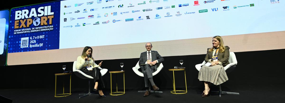 Participants in the panel at Fórum Nacional Brasil Export 2026.